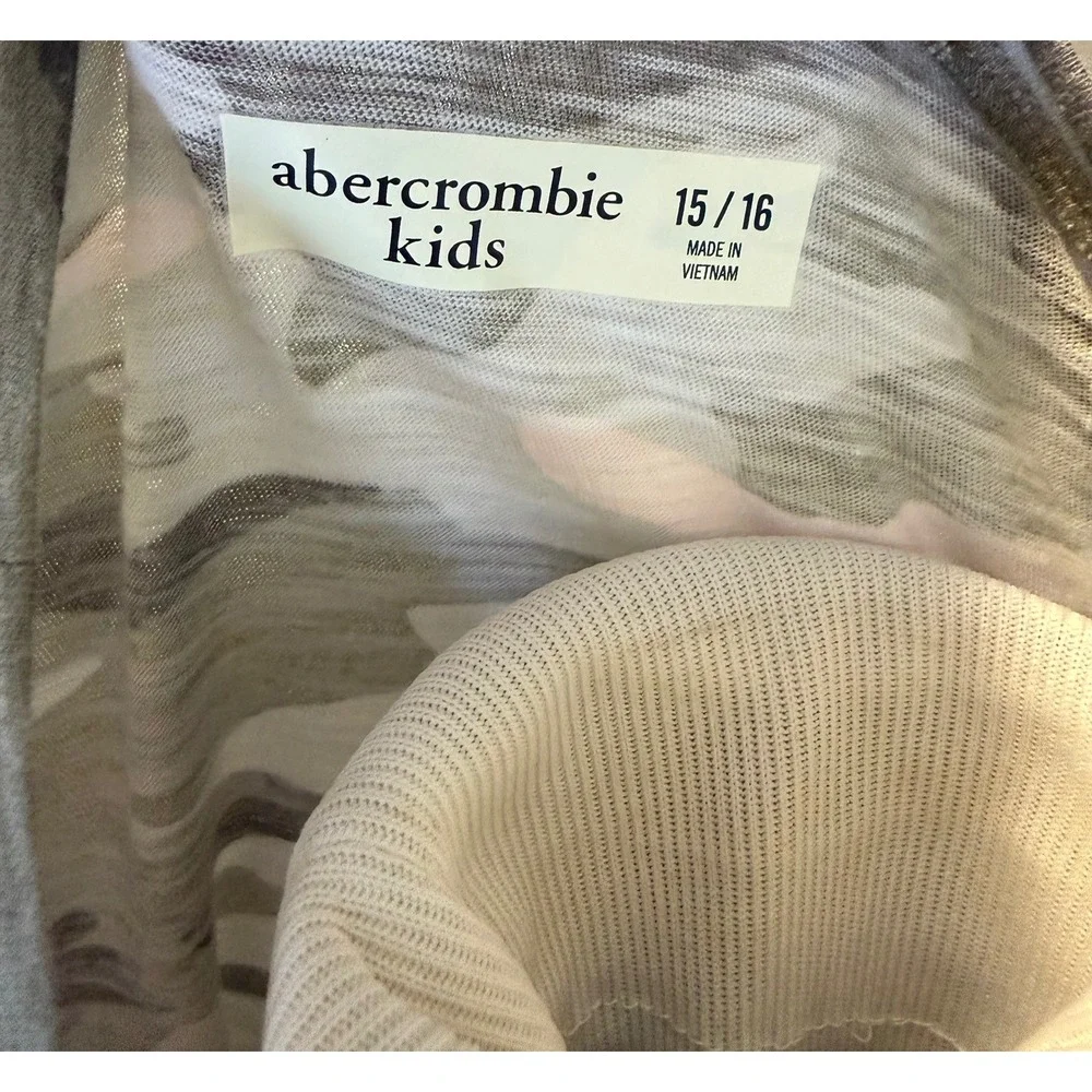 Abercrombie Kids Girls Camouflage Long Sleeve T-Shirt Pink Gray Size 15 16 (XL)